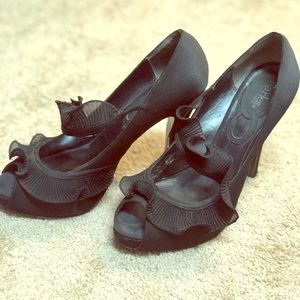 Charles David Ruffle Heels